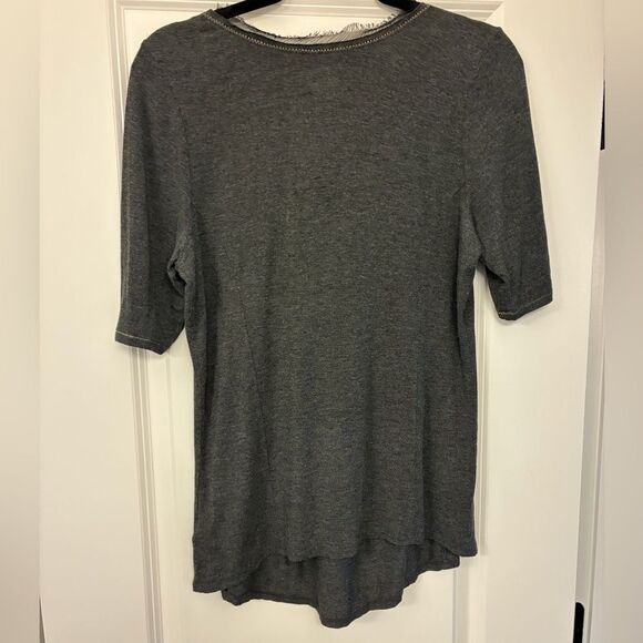 ANTHROPOLOGIE DELETTA Short Sleeve Floral Top Gray Women’s Size Medium - Picture 2 of 6